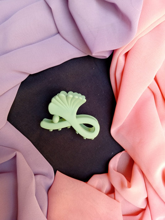 Minimalist Wavy Matte Hair Claw