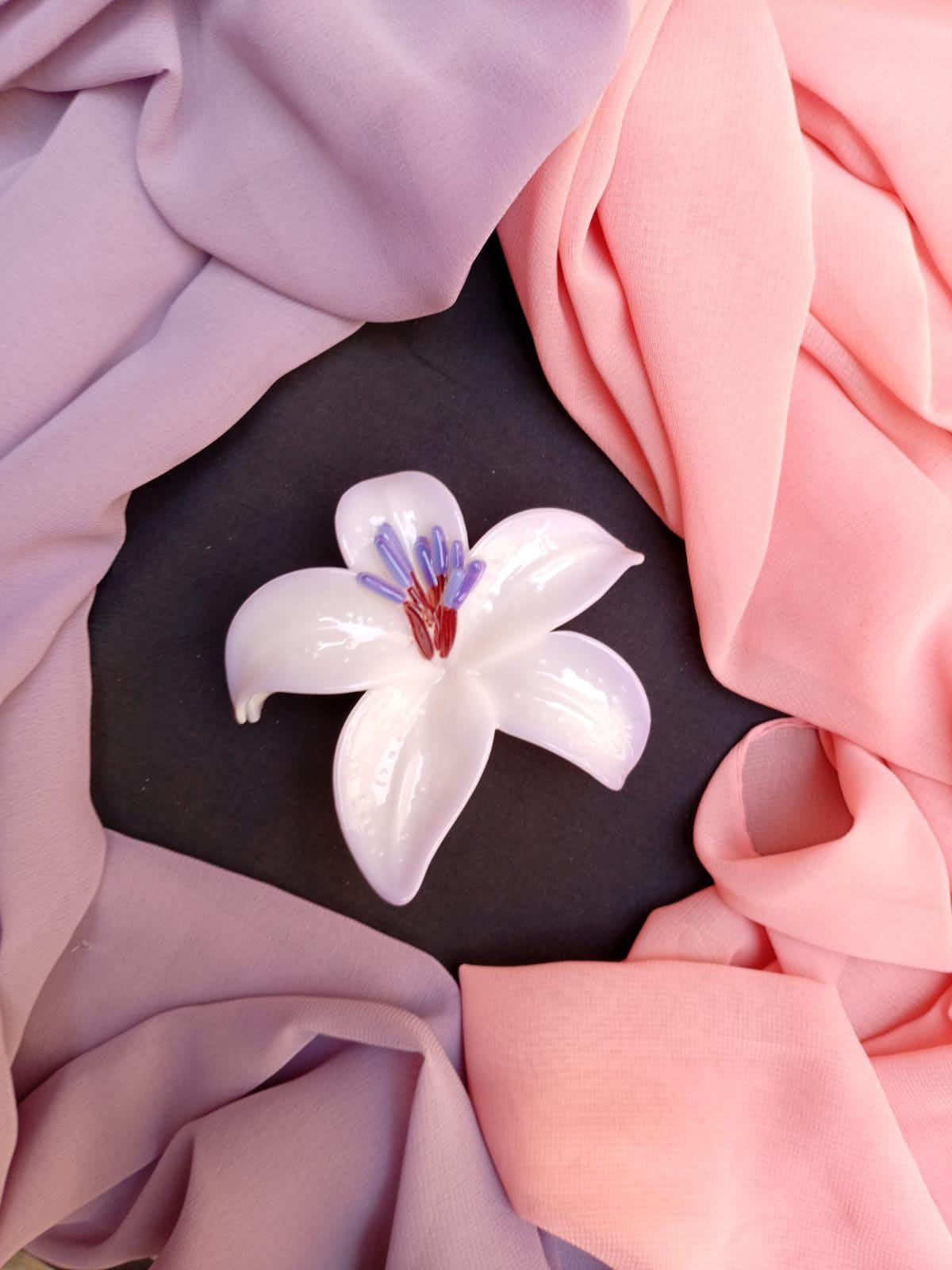 Floral Lily Hair & Outfit Charm
