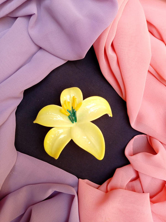 Floral Lily Hair & Outfit Charm