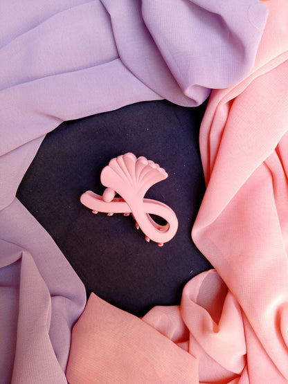 Minimalist Wavy Matte Hair Claw